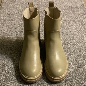 Stylish Tan Ankle/chelsea Boots